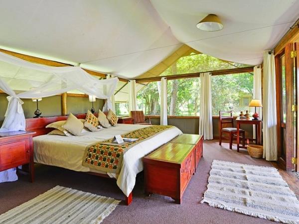Uganda ultimate wildlife tour, tailor made