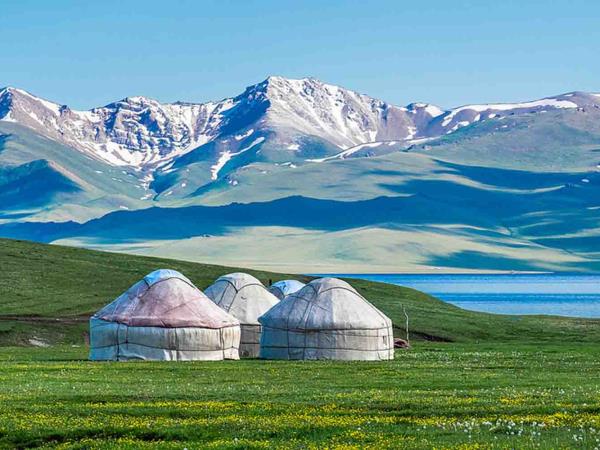 Kyrgyzstan Great Lakes nomad adventure