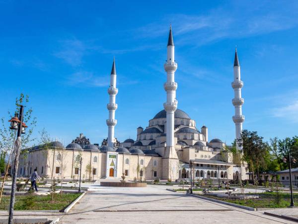 Kyrgyzstan Great Lakes nomad adventure
