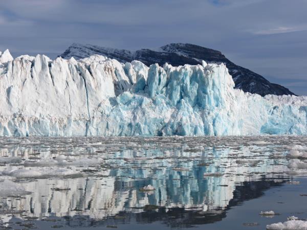 North Spitsbergen expedition cruise in comfort