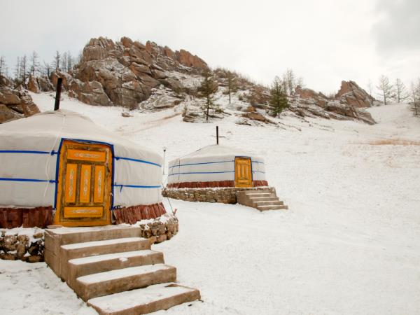 Snow leopards photography tour in Mongolia, small group 