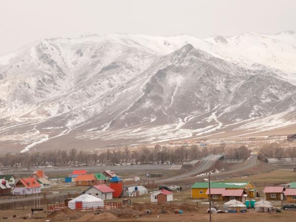 Snow leopards photography tour in Mongolia, small group 