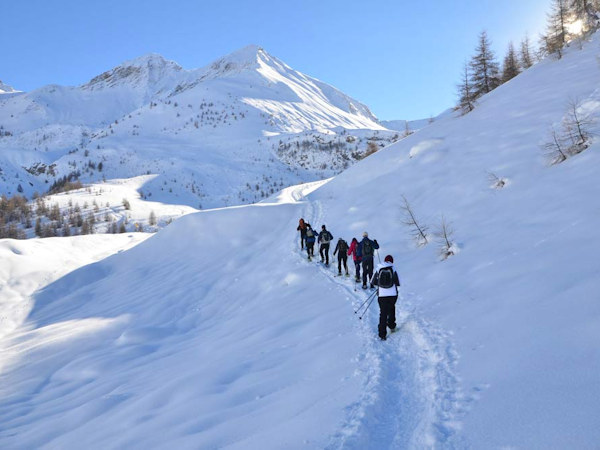 responsible travel snowshoeing