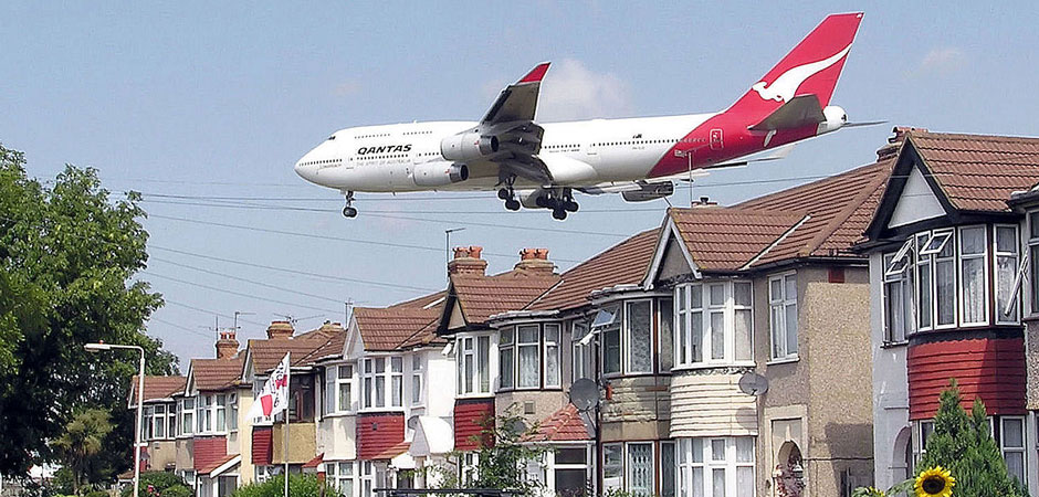 Low flying Qantas plane
