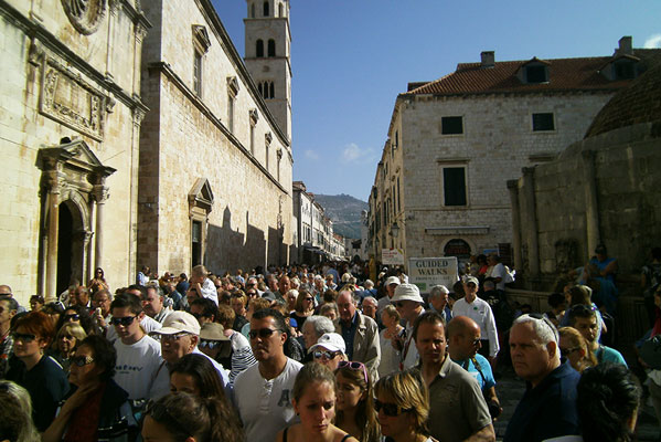 Cruise crowds. Photo by Mandy