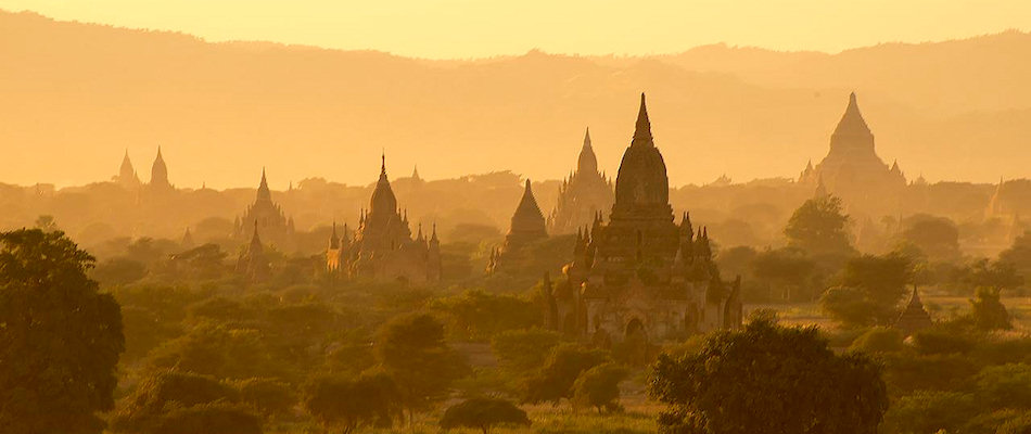 Sunrise at the ruins of Bagan