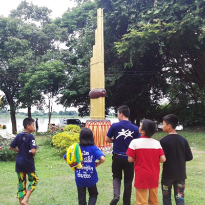 Gold statue